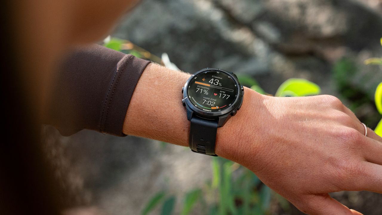 garmin-fenix-9-pro-inresch-43-mm-amoled-titanium-na-ruce-blk